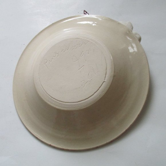 *Handcrafted Cardinal and Pinecones Decorated Cream Colored Plate - Picture 6 of 7